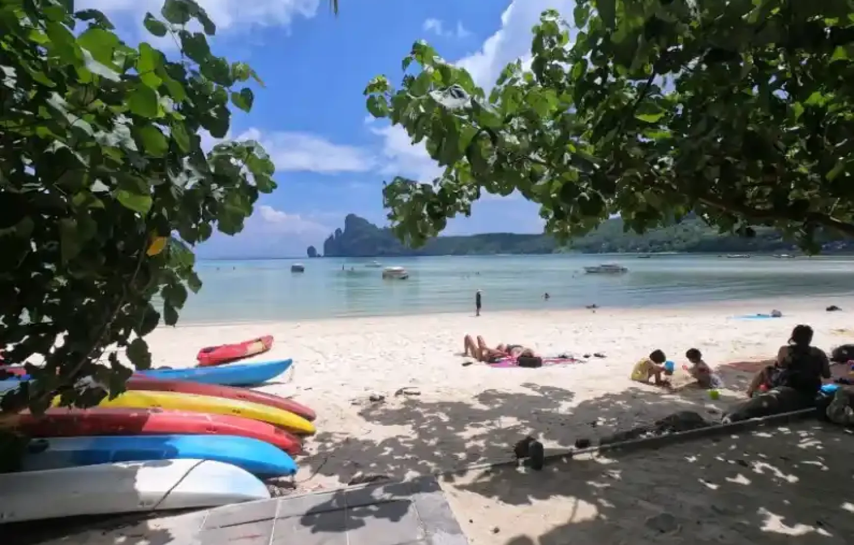 Phi Phi Islands Cruise Early Morning Phuket Thailand Phi Phi Islands Cruise Early Morning Phuket Thailand