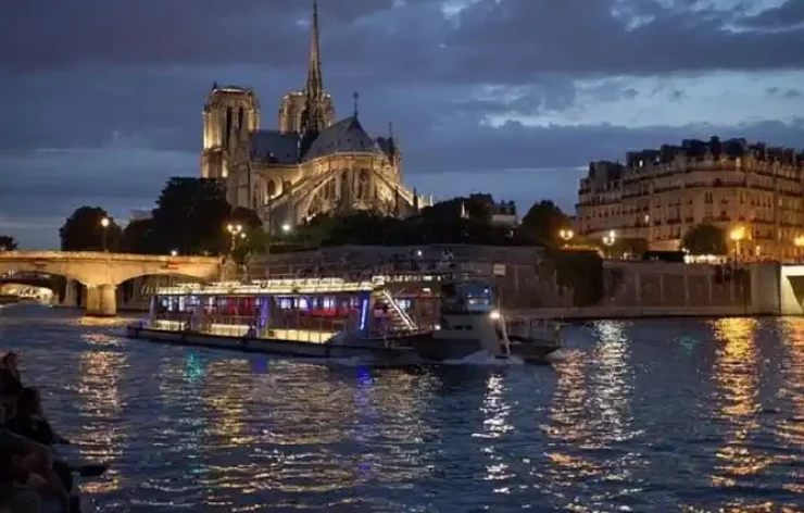Priority Access to Eiffel Tower with Dinner and Seine Cruise tour Paris France