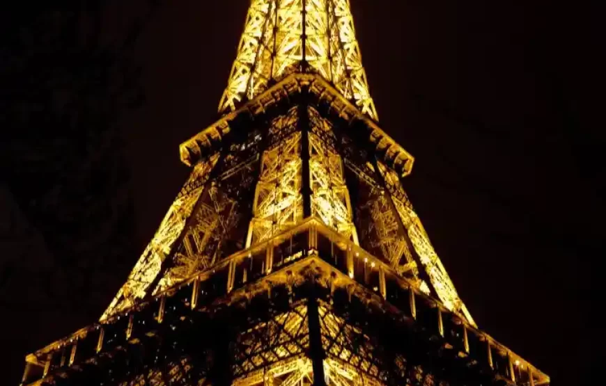 Priority Access to Eiffel Tower with Dinner and Seine Cruise