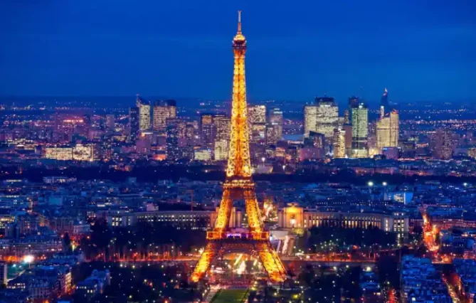 Priority Access to Eiffel Tower with Dinner and Seine Cruise tour Paris France