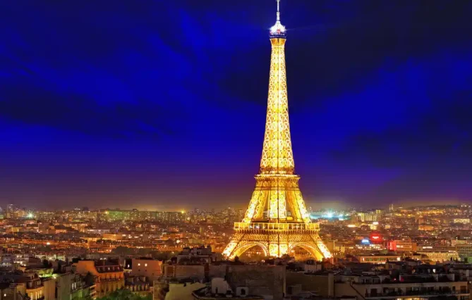 Priority Access to Eiffel Tower with Dinner and Seine Cruise tour Paris France
