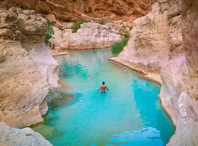 Beautiful Valley of Wadi Shab & Lake Bimmah Sinkhole Oman