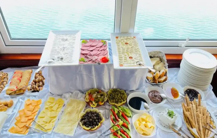 Dinner Cruise Yacht in Abu Dhabi