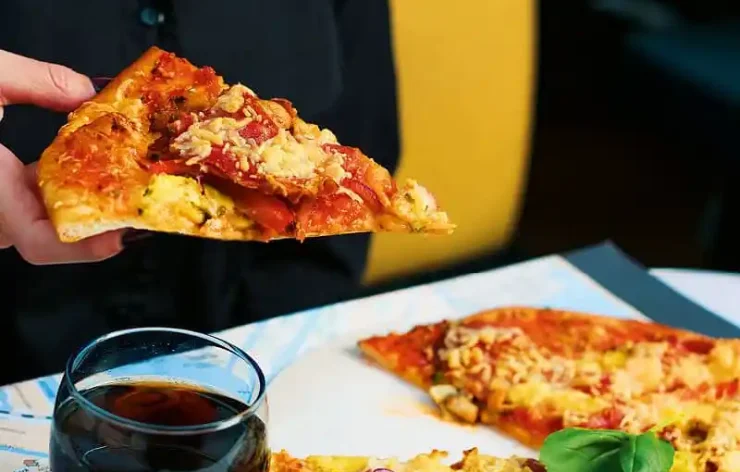 Sightseeing on Canal Boat Amsterdam With Pizza