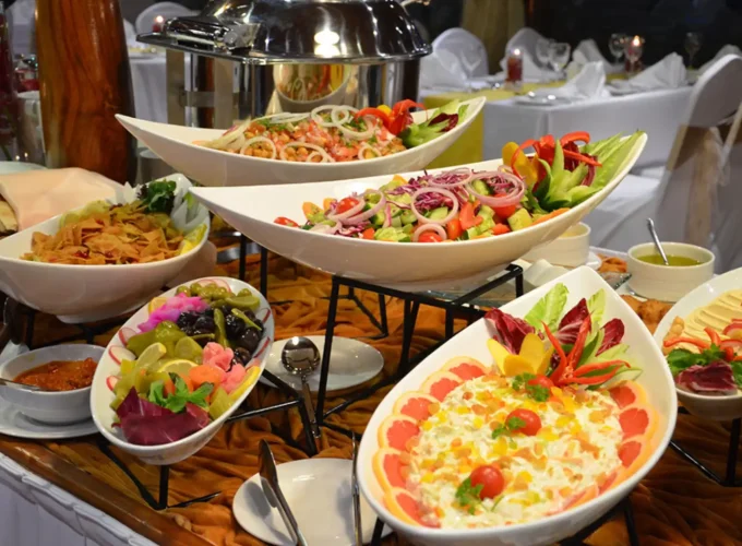 Dinner-on-Traditional-Wooden-Boat-Cruise-in-Dubai-Creek