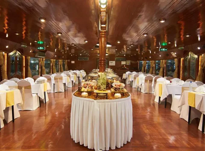 Dinner-on-Traditional-Wooden-Boat-Cruise-in-Dubai-Creek
