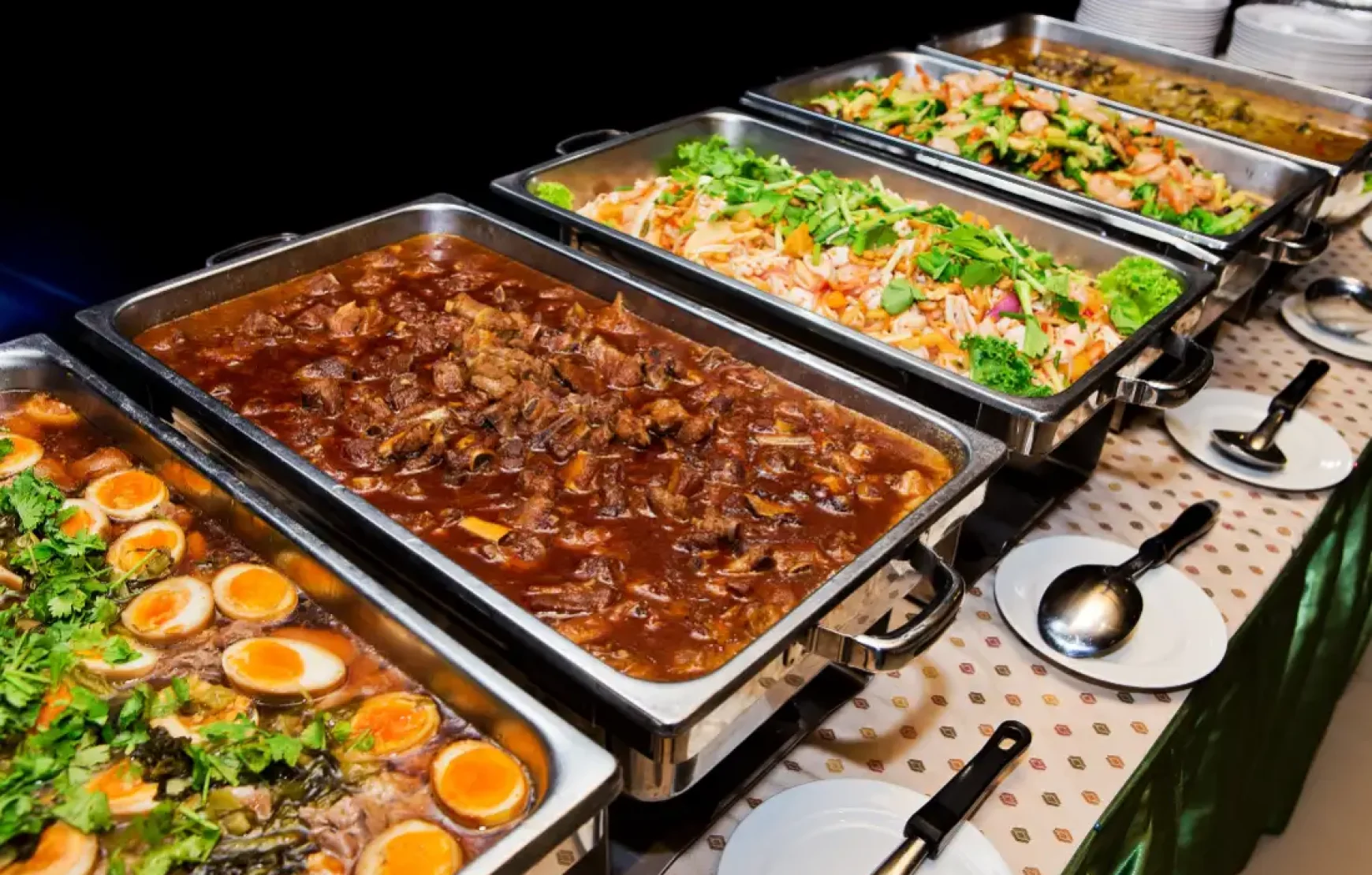 Dinner-on-Traditional-Wooden-Boat-Cruise-in-Dubai-Creek Dinner-on-Traditional-Wooden-Boat-Cruise-in-Dubai-Creek