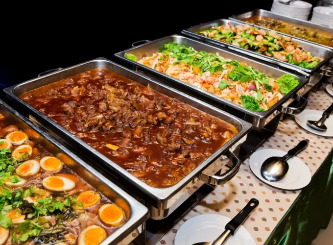 Dinner-on-Traditional-Wooden-Boat-Cruise-in-Dubai-Creek