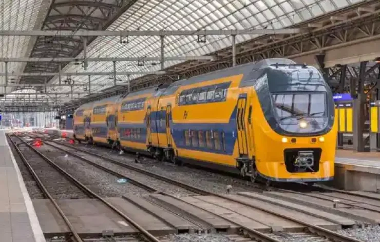 Ticket: Train from Amsterdam to Schiphol Airport