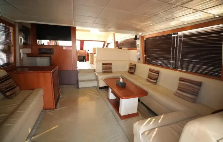 Yacht Rental in Dubai Marina For 1 Hour