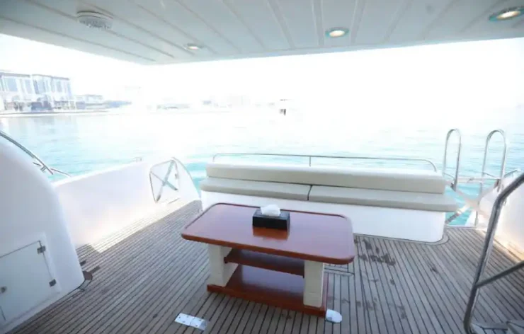 Yacht Rental in Dubai Marina For 1 Hour