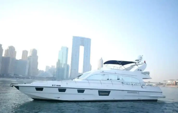 Yacht Rental in Dubai Marina For 1 Hour