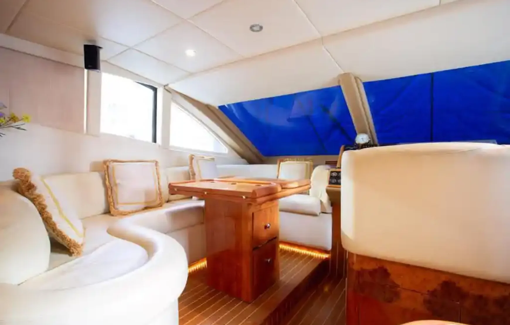 Yacht Tour in Dubai Marina For One Hour