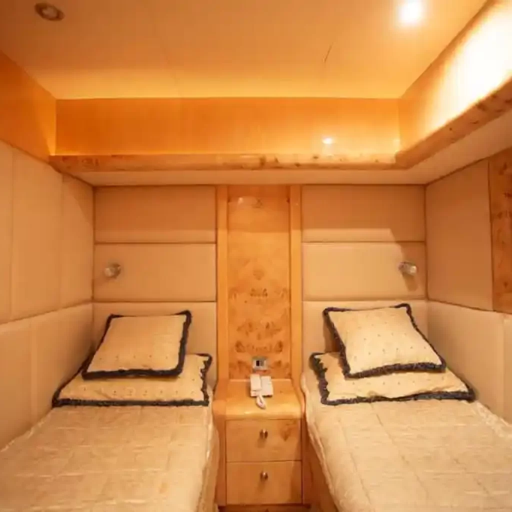 Yacht Tour in Dubai Marina For One Hour