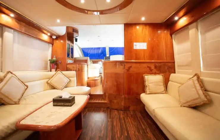 Yacht Tour in Dubai Marina For One Hour