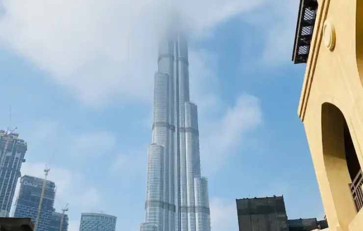 The best way to explore the tallest structure in the world Convenient ticket choices are available for the Burj Khalifa. Standard ticket deals are available to the 124th and 125th floors' At the Top Observation Deck.