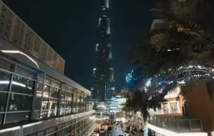 The best way to explore the tallest structure in the world Convenient ticket choices are available for the Burj Khalifa. Standard ticket deals are available to the 124th and 125th floors' At the Top Observation Deck.