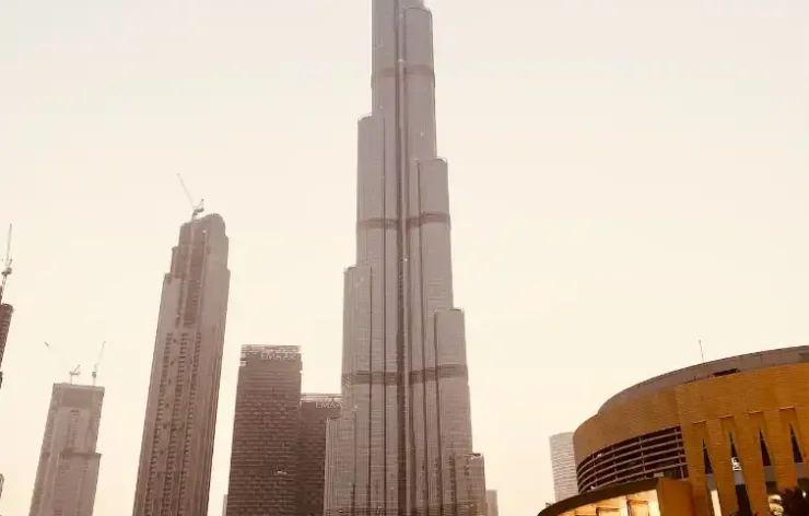 The best way to explore the tallest structure in the world Convenient ticket choices are available for the Burj Khalifa. Standard ticket deals are available to the 124th and 125th floors' At the Top Observation Deck.