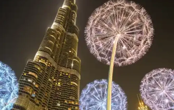 The best way to explore the tallest structure in the world Convenient ticket choices are available for the Burj Khalifa. Standard ticket deals are available to the 124th and 125th floors' At the Top Observation Deck.