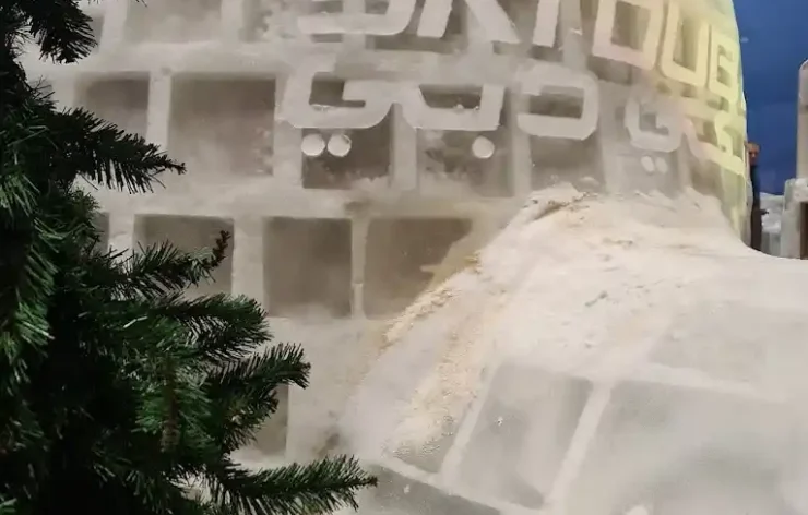 Snow Park – Ski Dubai With a 22,500 square meter indoor ski area, it is a ski resort. The park is maintained at a temperature of between -1 to -4 Celsius all year long. It is a section of Dubai, United Arab Emirates' Mall of the Emirates, one of the largest shopping complexes in the world.