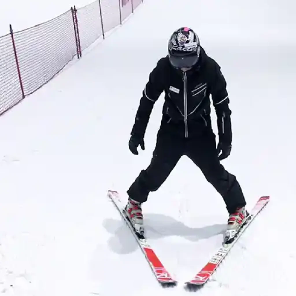 Snow Park – Ski Dubai With a 22,500 square meter indoor ski area, it is a ski resort. The park is maintained at a temperature of between -1 to -4 Celsius all year long. It is a section of Dubai, United Arab Emirates' Mall of the Emirates, one of the largest shopping complexes in the world.