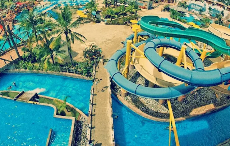 With full-day access to Wild Wadi Waterpark, you can enjoy 12 acres of aquatic adventures at Wild Wadi Waterpark. You can find all the fun in the sun, whether you're looking for heart-pounding thrills or calm pools.