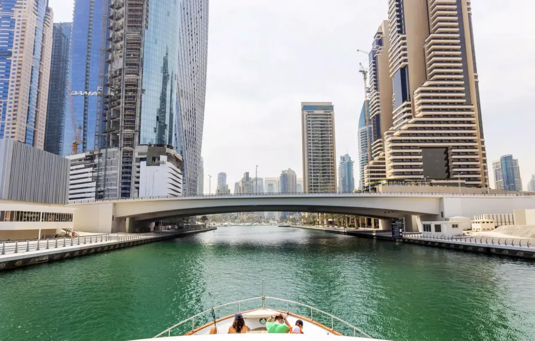 luxury yacht rental dubai 17