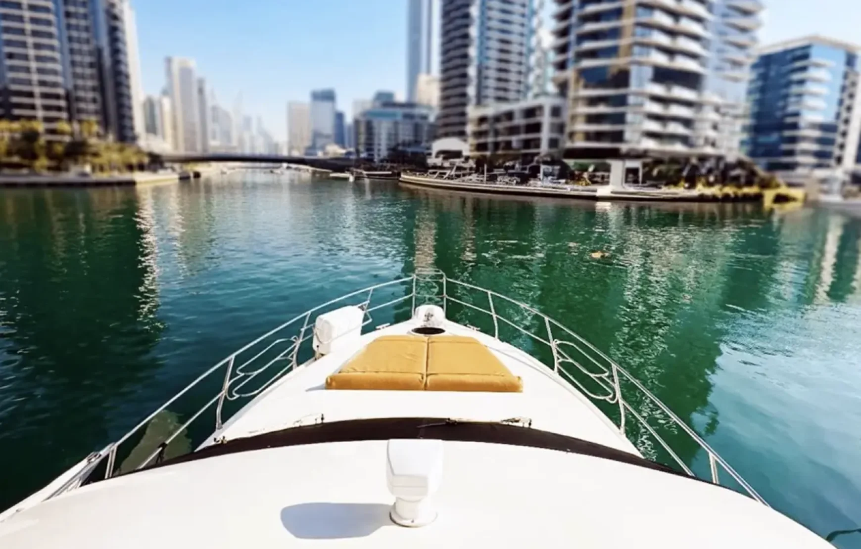 luxury yacht rental dubai 18