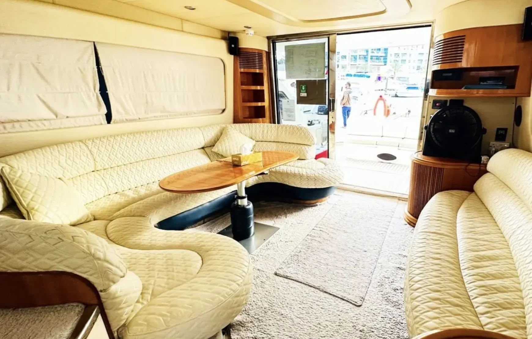 luxury yacht rental dubai 22