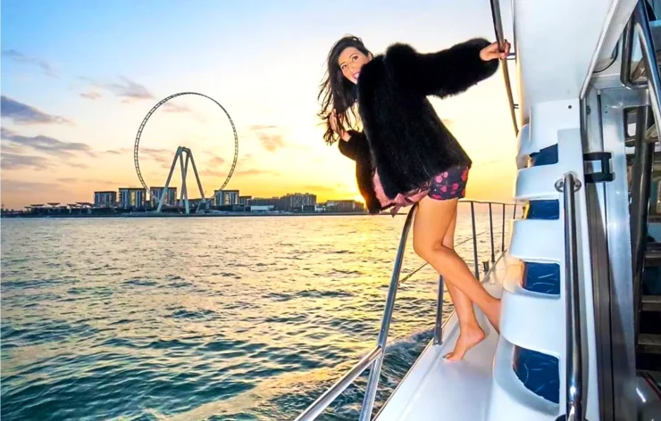 Dubai Yacht Rental, 25 Dubai Boat Tour, Dubai Luxury Yacht Charter HR