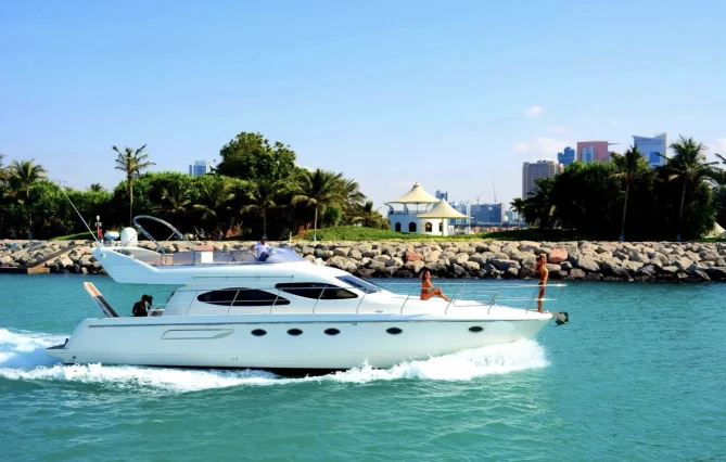 Dubai Yacht Rental, 7 Dubai Boat Tour, Dubai Luxury Yacht Charter HR